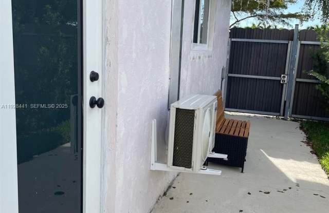 14121 SW 82nd St - 14121 Kendale Lakes Boulevard, Kendale Lakes, FL 33183