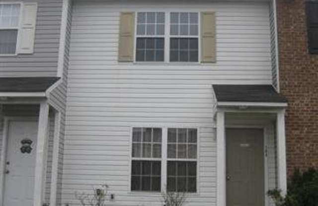 Charming two bedroom two and a half bath townhouse that is centrally located! - 104 Pinegrove Court, Jacksonville, NC 28546