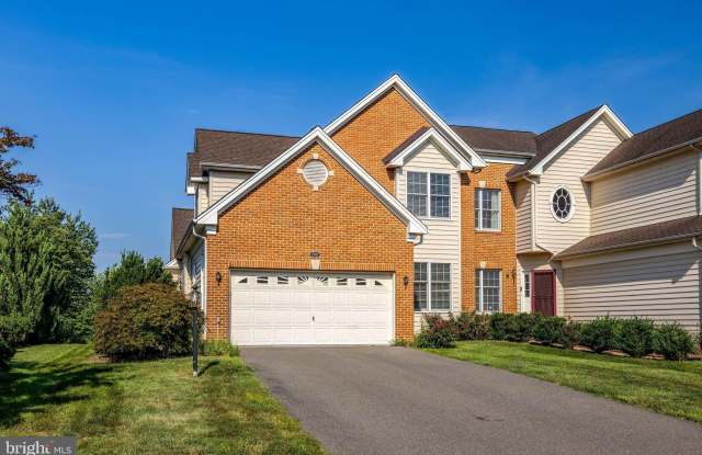 22862 QUANTE Square photos photos