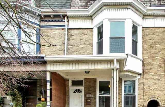 Spacious 4 Bedroom, 1 Bath Home in York, Pa! - 830 East Philadelphia Street, York, PA 17403
