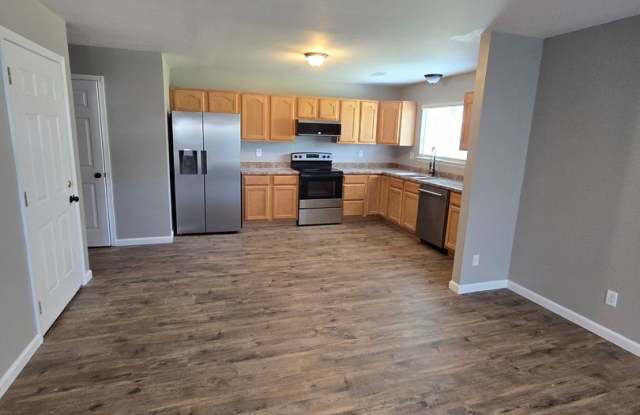 3bd 1.5Ba Townhouse Farmington, MO - 413 Shade Tree Lane, Farmington, MO 63640