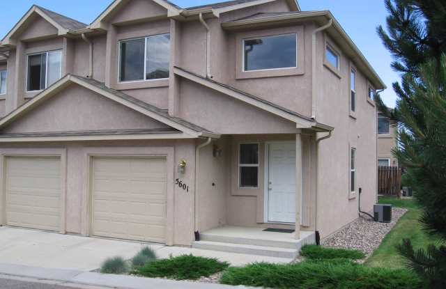 3 BED/2.5 BATH TOWNHOME IN UNIVERSITY VILLAGE WITH CENTRAL AC AND 1 CAR GARAGE! photos photos