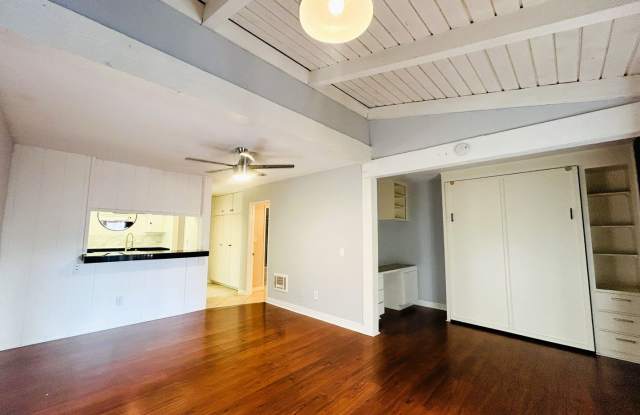 1040 W. MacArthur photos photos