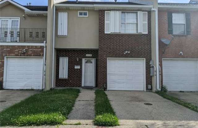 8209 Edinburgh St., New Orleans , La. 70118 - 8209 Edinburgh Street, New Orleans, LA 70118