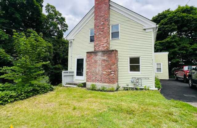 Spacious Newly Renovated Single-Family Home – 4 Bedrooms + Study, 3 Full Baths & Large ½-Acre Lot Gallery 4