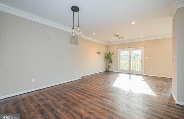 22619 UPPERVILLE HEIGHTS Square Gallery 4