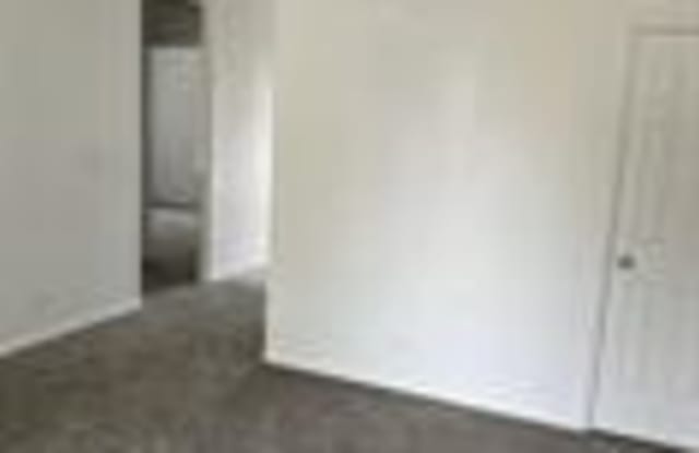 1196 Southeast Freedom Circle - 1198 Gallery 3