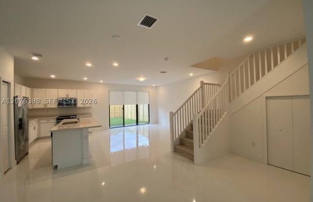 14519 SW 24th Ter Gallery 2