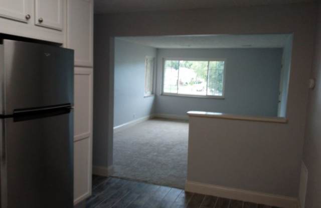 25 Douglas Ln Gallery 3