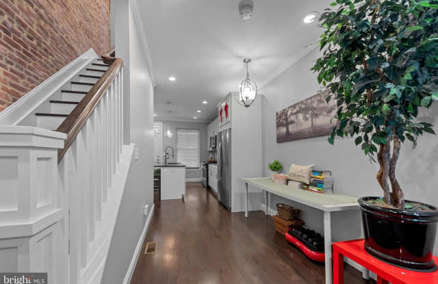 902 N MILTON Avenue Gallery 4