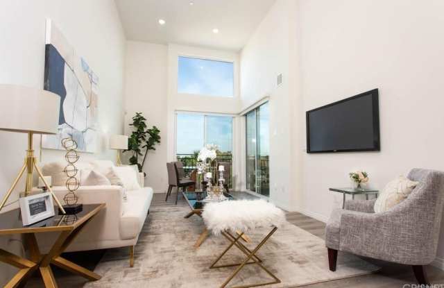 6530 Sepulveda Boulevard Gallery 3