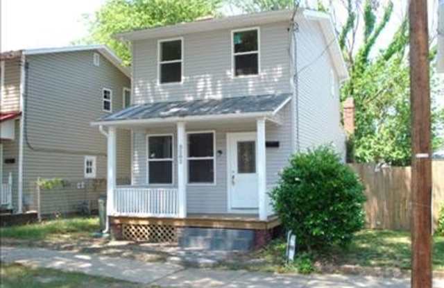 Charming Four-Square House in Church Hill w/ Fenced-in yard & tons of walkability photos photos