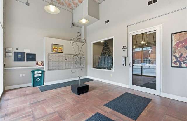 321 W 7th Street Gallery 3