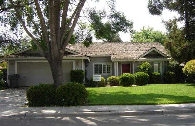 Nice home in great South West Visalia neighborhood in the El Diamante School District photos photos