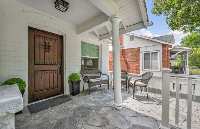 RARE Nixon Manor Rental – FULLY FURNISHED with UTILITIES INCLUDED Gallery 4