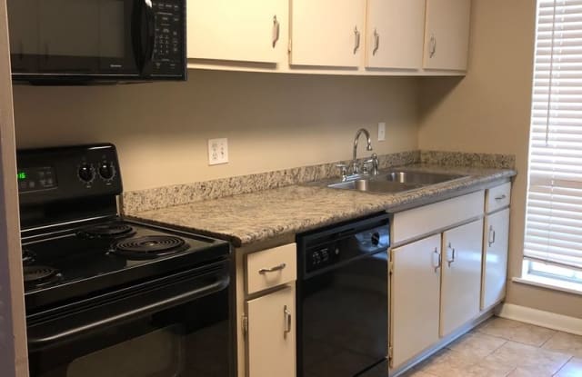 10448 Jefferson Hwy Apt A Nesser Gardens - 10448 Jefferson Highway, Inniswold, LA 70809
