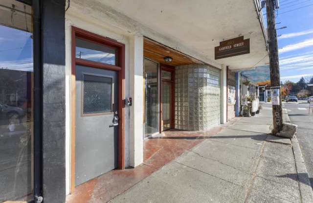 403 Garfield St S Gallery 4
