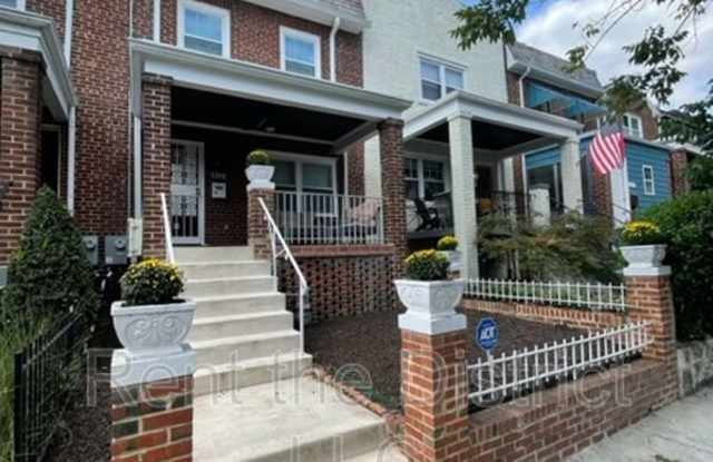 1316 Staples Street NE photos photos