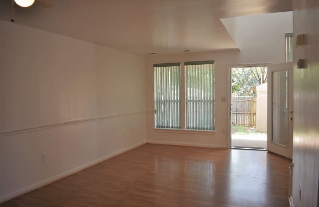 11906 Roan Ln Gallery 2