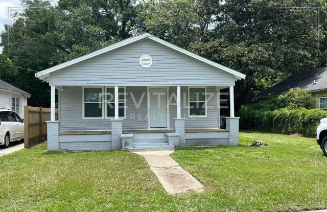 AVAILABLE NOW! Beautiful Renovated 3 Bedroom/2 Bathroom Home in Mobile! photos photos