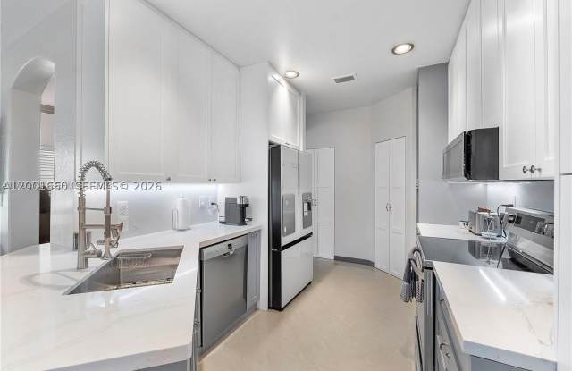 1975 SE 14 St Gallery 4