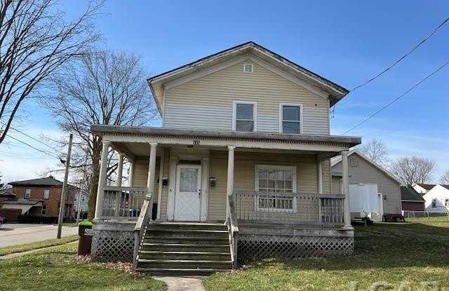 445 W Maumee - 445 West Maumee Street, Adrian, MI 49221