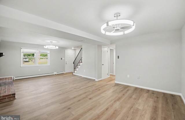 4522 GLENDALE Road Gallery 3