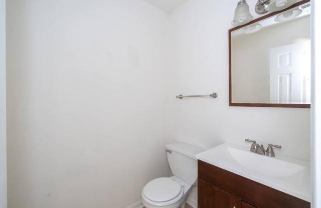 Large  3 Bedroom home in Sanford Gallery 4