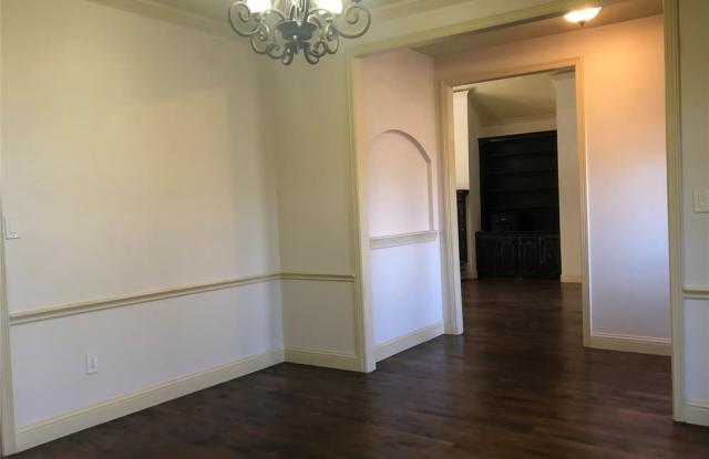 1889 Honeysuckle Lane Gallery 4