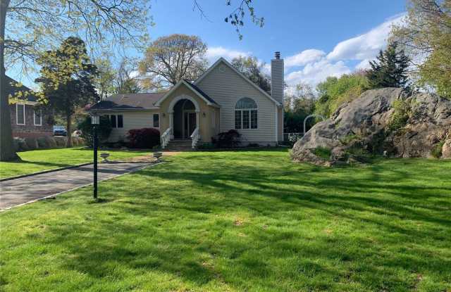 240 Stratmors Road - 240 Stratmore Road, East Marion, NY 11939