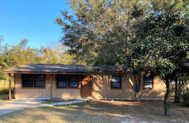 Lots of updates! - 5660 Graymont Lane, Bellview, FL 32526