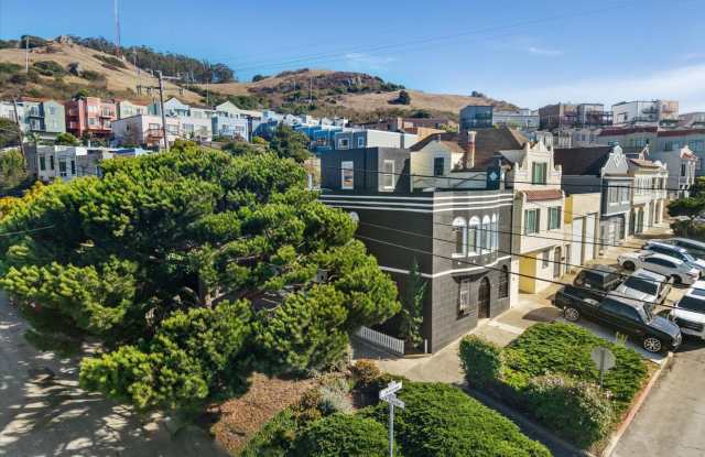 Bayview Heights Gem! Gallery 3
