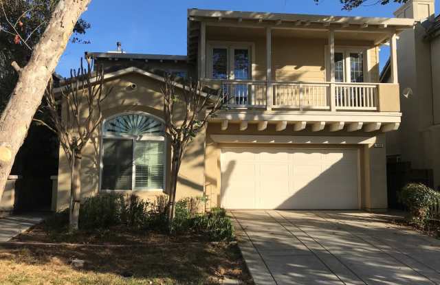 Beautiful 4 Bedroom, 2.5 Bath Mountain House Home photos photos