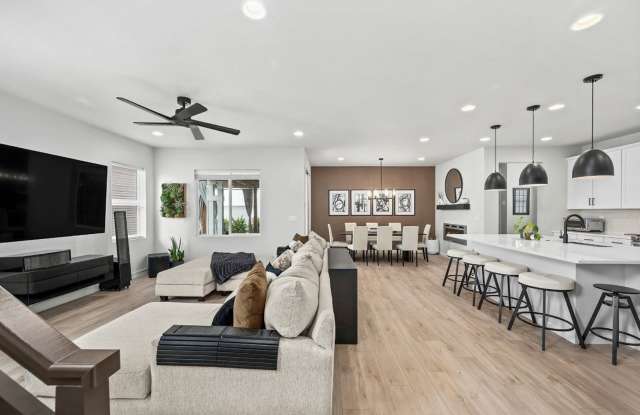 Gorgeous 4 bedroom 4 bathroom Reunion home Gallery 4