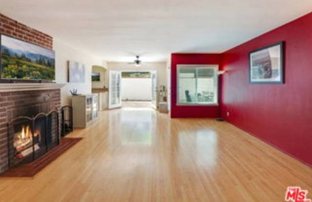 3740 Lankershim Boulevard Gallery 4