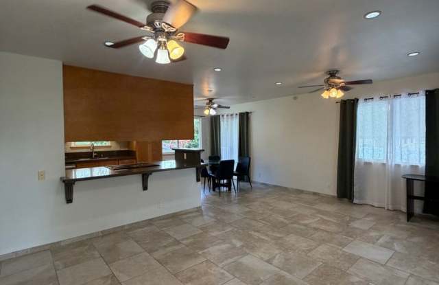 4 BDRM/3BATH Partially Furnished Gallery 4