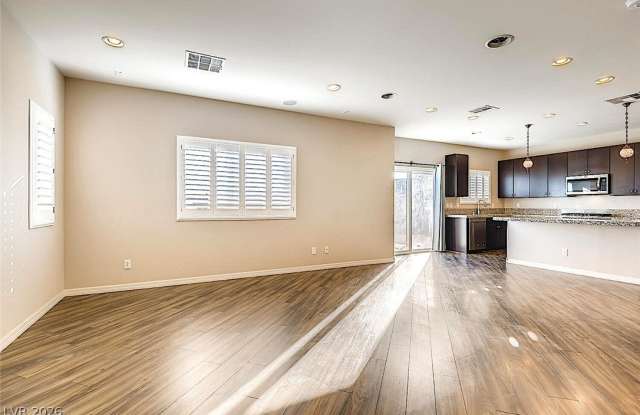 8117 Ancient Oaks Avenue Gallery 4