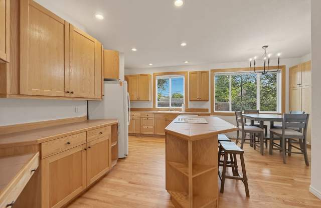 Beautiful East Boulder Home with Flatirons Views | Quiet Cul-de-Sac Living Gallery 3