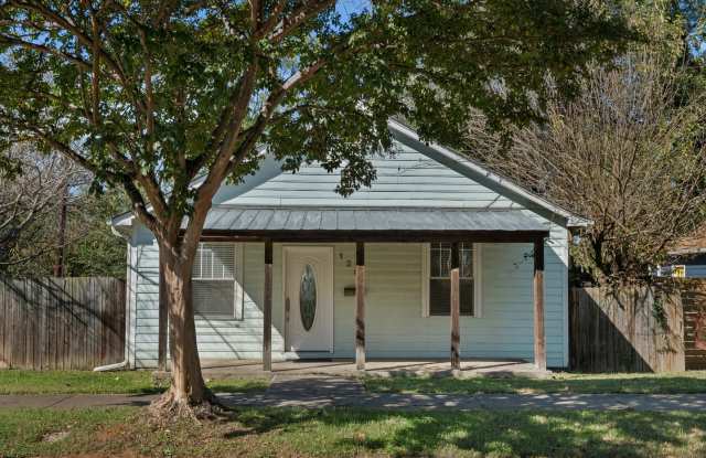 3 Bedroom/2 bath house close to Optimist Hall  Uptown!!- Belmont neighborhood photos photos
