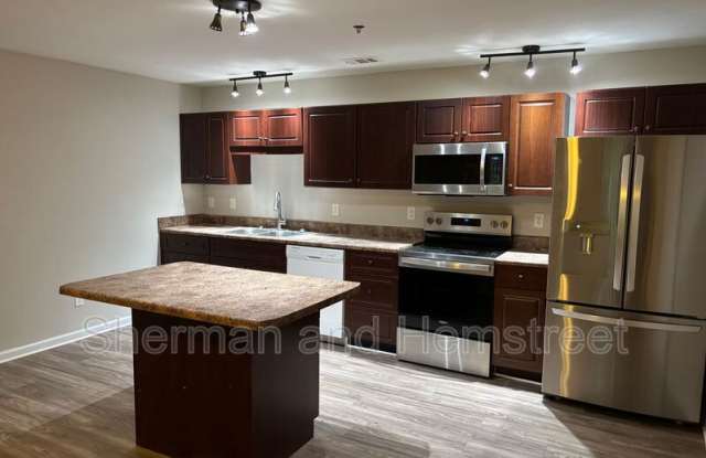 3301 London Court, Apt 104 Gallery 3