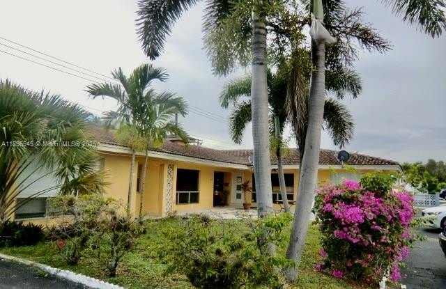 2724 NE 32nd St - 2724 Northeast 32nd Street, Fort Lauderdale, FL 33306