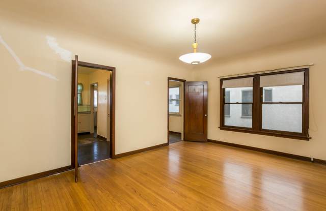 1036 S Cochran Avenue Gallery 3