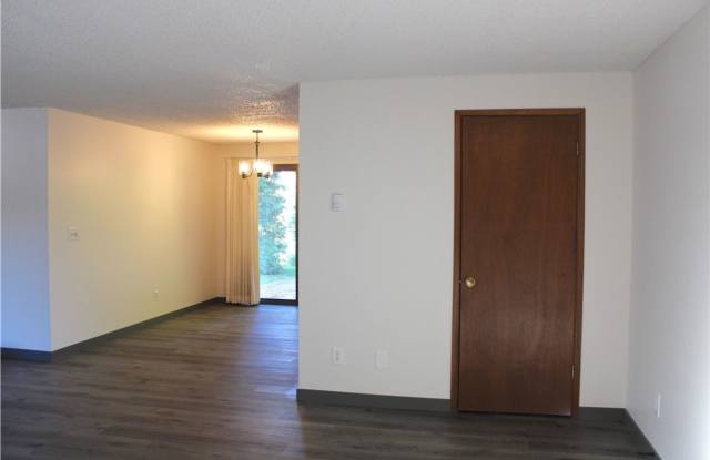 Nice Duplex for Lease Near Town! Gallery 4