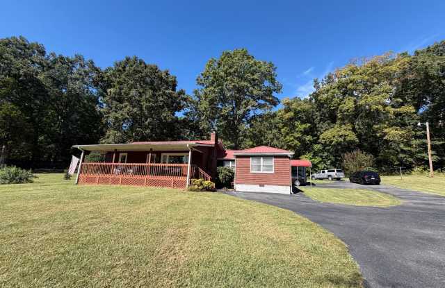 1950's 3BR/ 2BA One-Level Charmer in Lenoir City Gallery 1