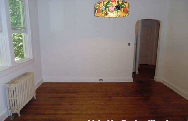 101 N Rolling Road Gallery 4
