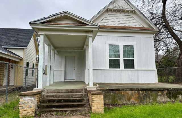 Large 3 Bedroom House w/ Fenced Yard! photos photos