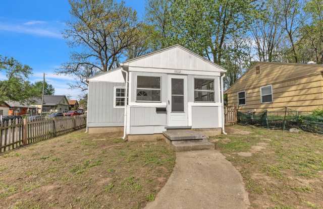 Renovated 4BR Home – Modern Finishes, Off-Street Parking photos photos