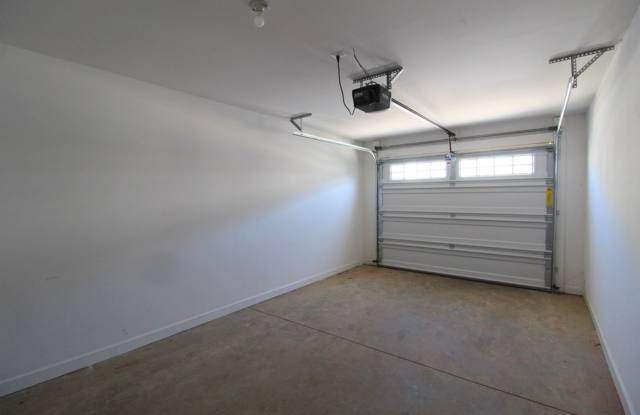 Spacious 3-level Townhome with a Garage, Loads of Storage and Great Location! Gallery 4