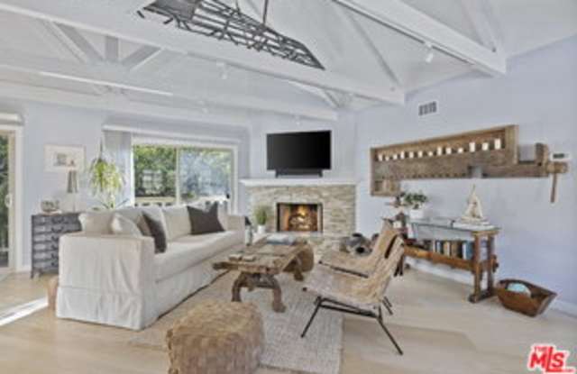 1362 Palisades Beach Road Gallery 4