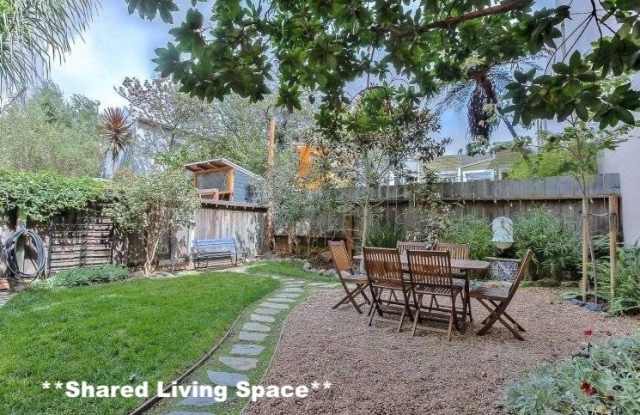 14995 Sunset Boulevard Gallery 2